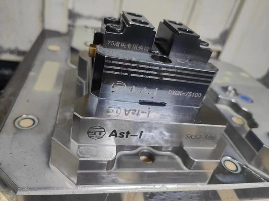 DXQ-75100 Vise Self Centering 60Nm การแลกเปลี่ยนรวดเร็วด้วยคานที่กําหนดเอง