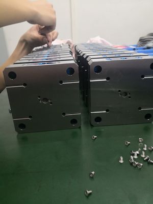 เครื่องกัดฟิกซ์เจอร์เปลี่ยนด่วนแคลมป์สี่รูศูนย์จุด CNC 1.6Kg