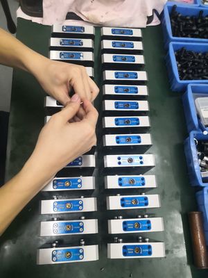 เครื่องกัดฟิกซ์เจอร์เปลี่ยนด่วนแคลมป์สี่รูศูนย์จุด CNC 1.6Kg