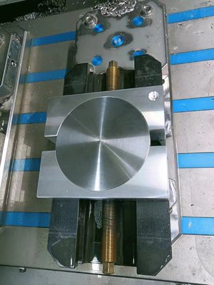 การแลกเปลี่ยนที่รวดเร็วของสแตนเลสที่แข็งแรง Vice Self-Centered สําหรับการปรับความเย็นของชิ้นงานแบบกลม