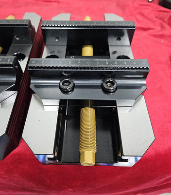 วัสดุเหล็กที่มีความแม่นยำในตัวรองศูนย์กลางสำหรับเครื่องมือเครื่องจักรกลซีเอ็นซี 3 แกน 4 แกน 5 แกน