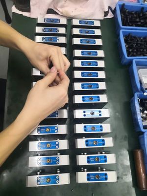 การจับจุดศูนย์ CNC มือ 2.0 กิโลกรัม น้ําหนัก 18KN ทอร์คสูงสุด